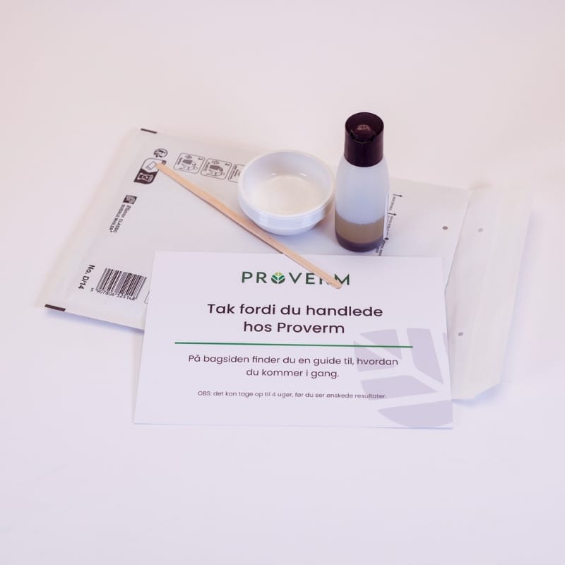 30ml lokkemiddel og 10 fangstkopper ovenpå brevloppe